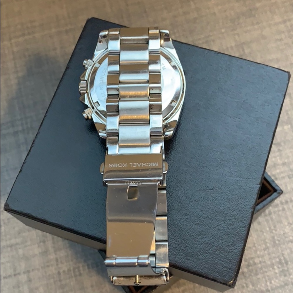 Watch - Picture 2 of 3